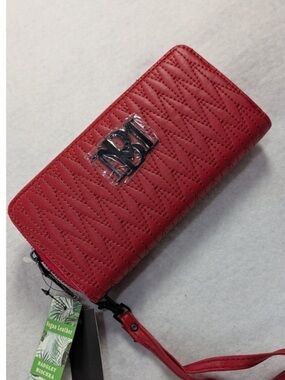 Badgley Mischka wallet zig-zag quilted pattern& bold black hardware logo NWT
